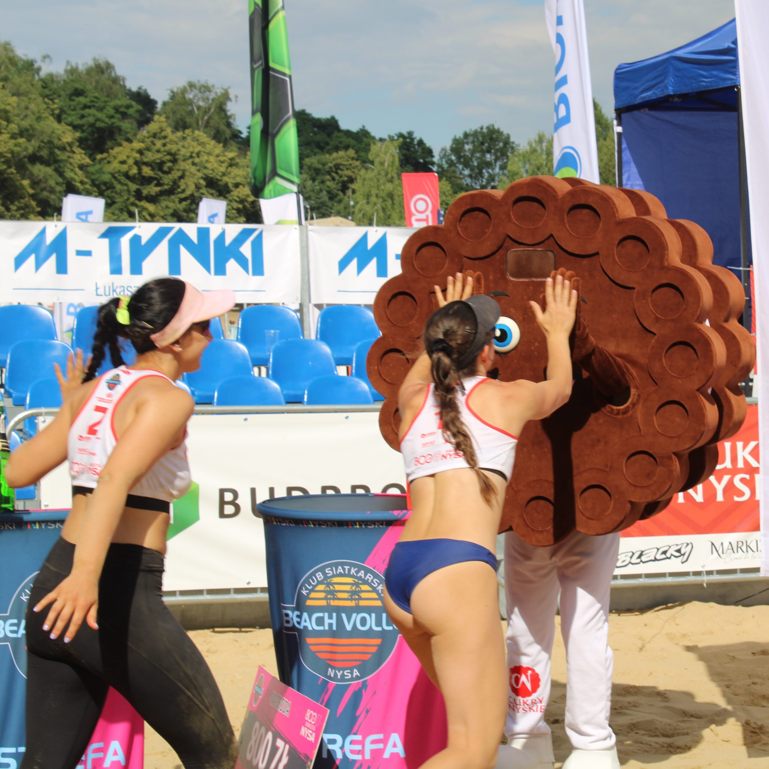 Cukry Nyskie sponsor siatkówki plażowej Nysa markiza markizy ciastka